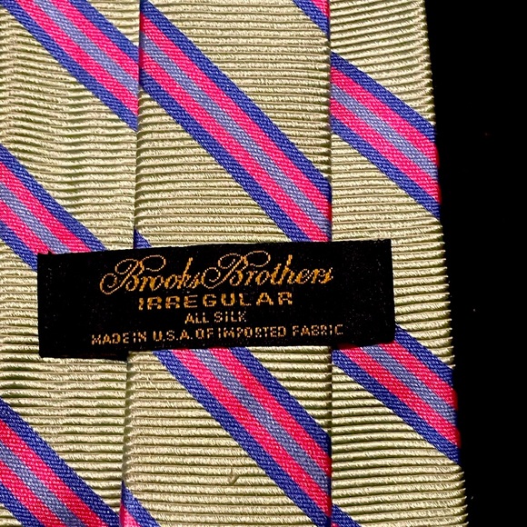 Brooks Brothers Men’s Tie. Beautiful Pink and Green Necktie - Picture 4 of 4